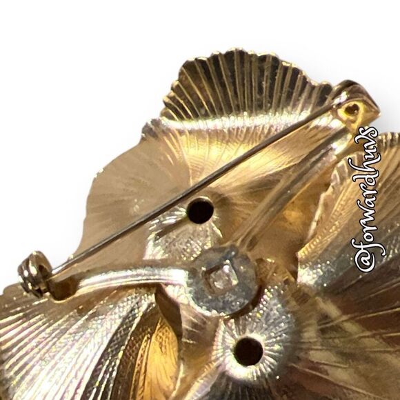 Vintage Gold Tone Metal Floral Brooch with Rhinestone Highlights - Picture 4 of 9